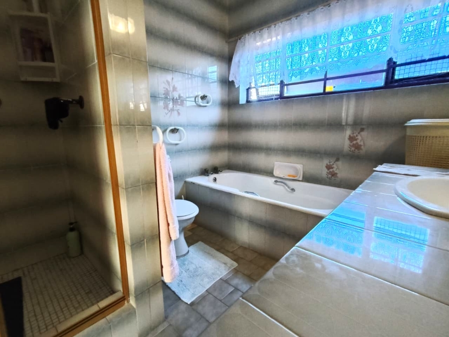 3 Bedroom Property for Sale in Jeffreys Bay Central Eastern Cape